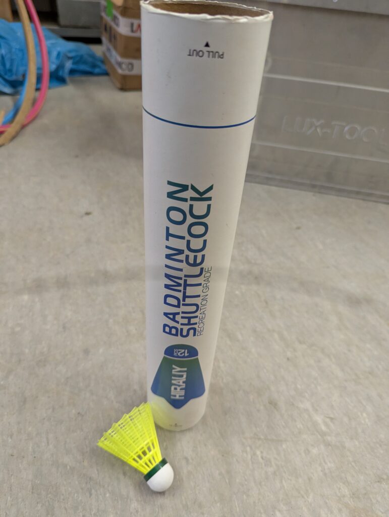 Stange mit Badmintonbällen